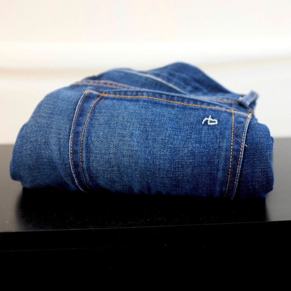 Slim Straight Mid Indigo Jean
